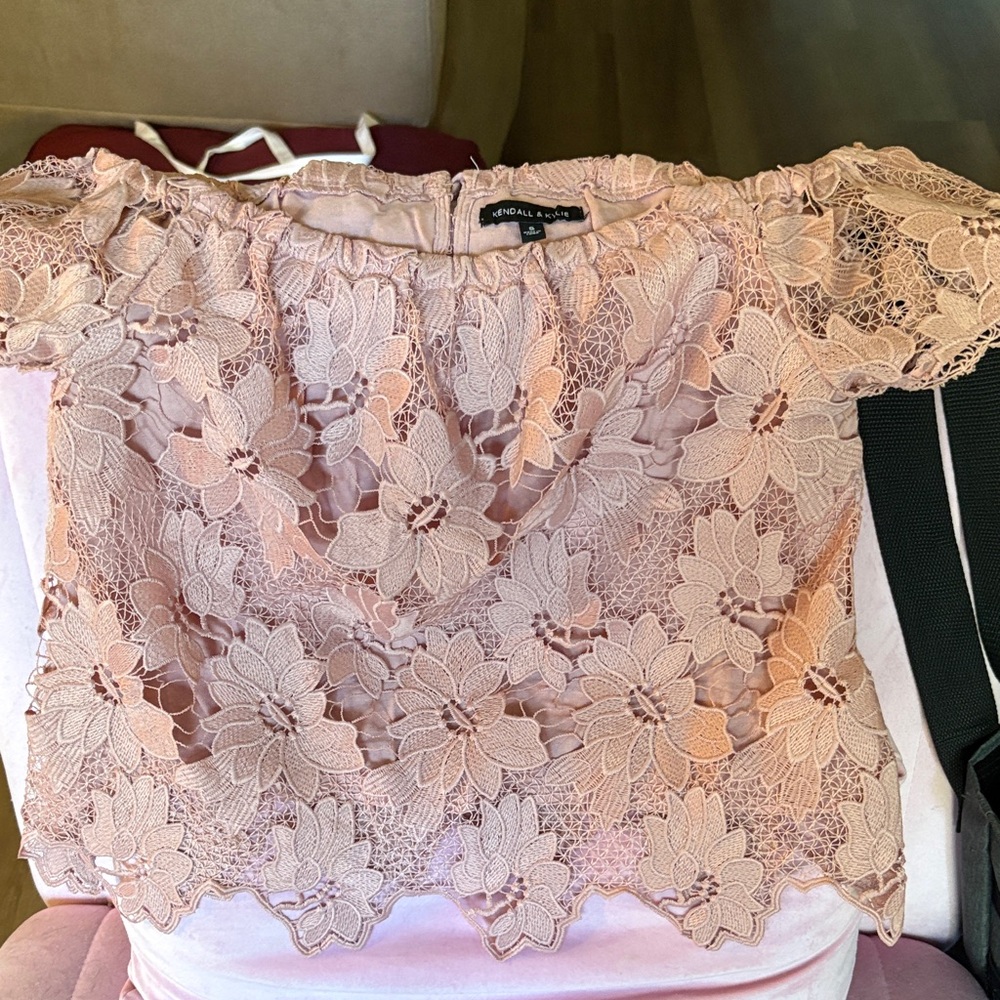 Kendall & Kylie Women's Peach Floral Lace Blouse